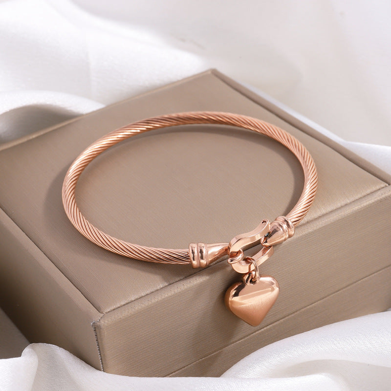 Titan Steel Bracelet Elegant Horsehoof Hook Heart Charm Bangle Non-Tarnish Electroplated Stainless Steel Jewelry
