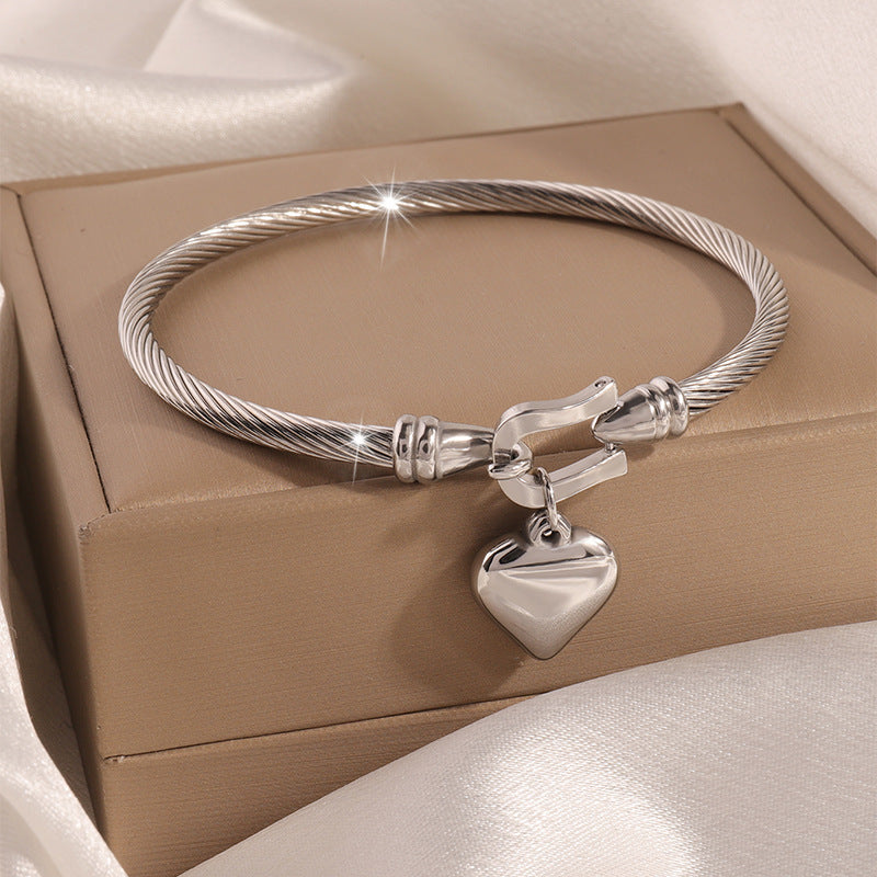 Titan Steel Bracelet Elegant Horsehoof Hook Heart Charm Bangle Non-Tarnish Electroplated Stainless Steel Jewelry
